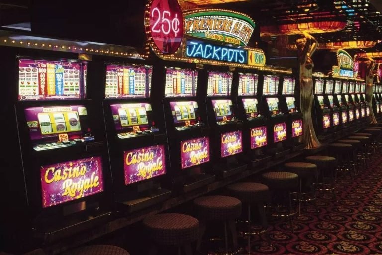 Simbol dukungan dan edukasi untuk pemain live casino agar bermain secara bertanggung jawab di hoki389